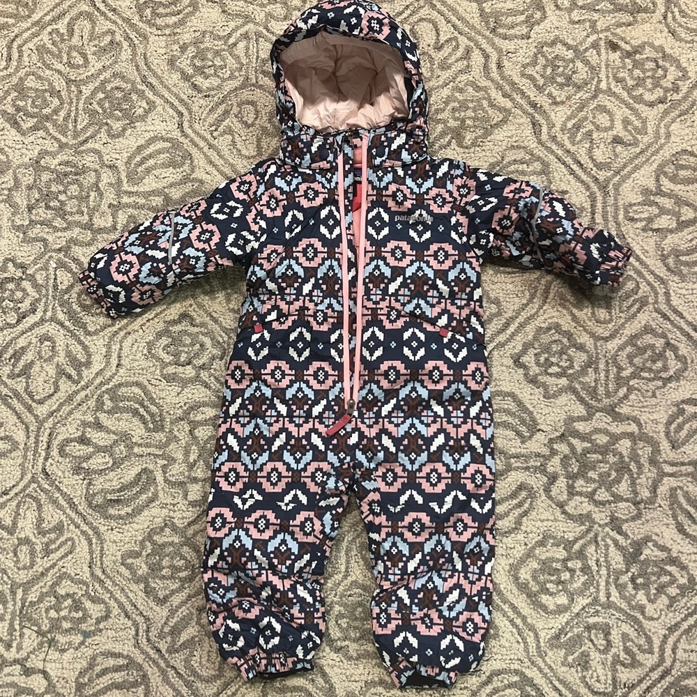 Patagonia 6-12 month baby snow pile one-piece. Very good condition.